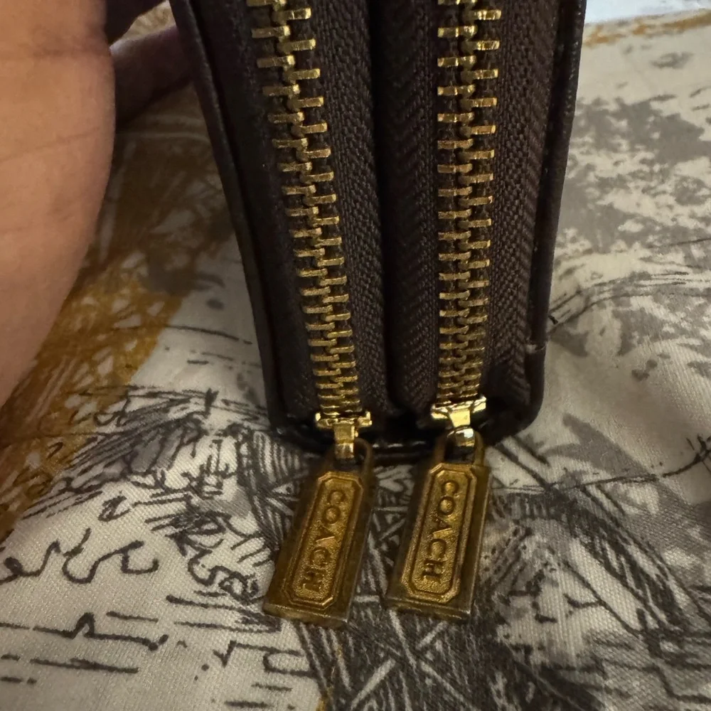 Coach carriage vintage Double Zip Wallet